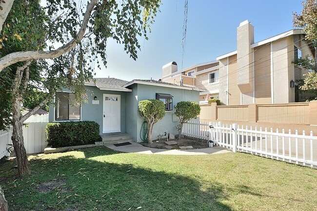 Building Photo - t201 Unit Front