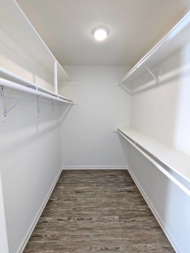 Building Photo - 520 N Virgil Ave