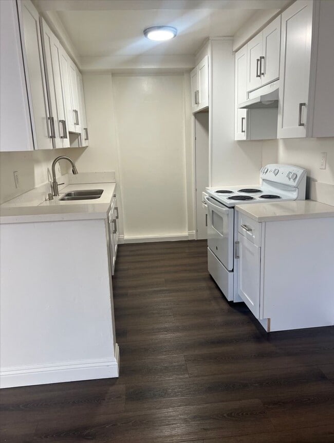 Building Photo - 14914 Roscoe Blvd Unit 6a