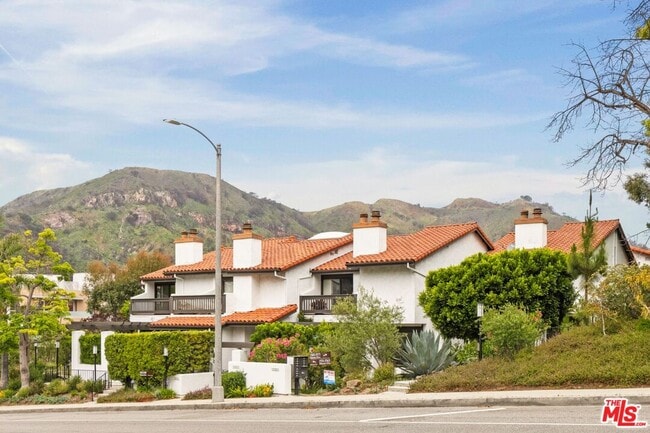 Photo - 1559 Palisades Dr Townhome