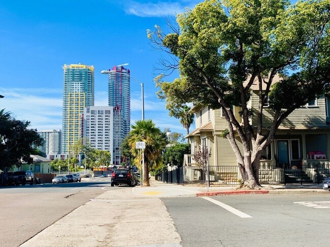 STUDIO WITH A PEAK VIEW OF DOWNTOWN! $1,49... - STUDIO WITH A PEAK VIEW OF DOWNTOWN! $1,49... Apartment Unit 510 20th Street #4