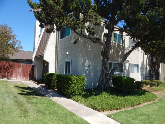 Building Photo - Beautiful Jurupa Hills Condo - 3 Bedroom