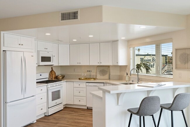 Photo - 1ST MONTH'S RENT IS FREE!!!! AVAILABLE NOW...