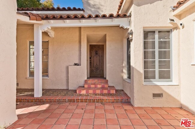 Photo - 144 S La Peer Dr