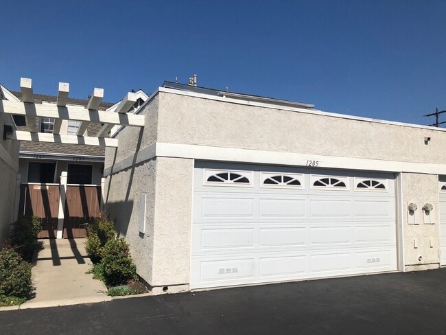 Building Photo - Nantucket Village Condo with Community Pool!