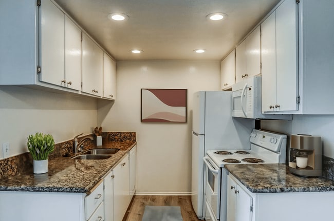 Photo - Sandpiper Apartments