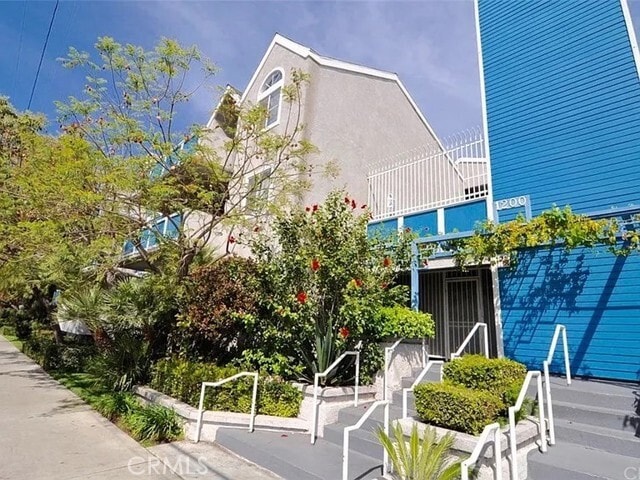 Building Photo - 1200 Gaviota Ave Unit 305