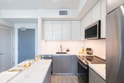 1BR, 1BA - 686SF Kitchen - La Vida Melrose