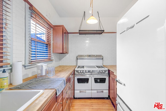 Photo - 30 Paloma Ave