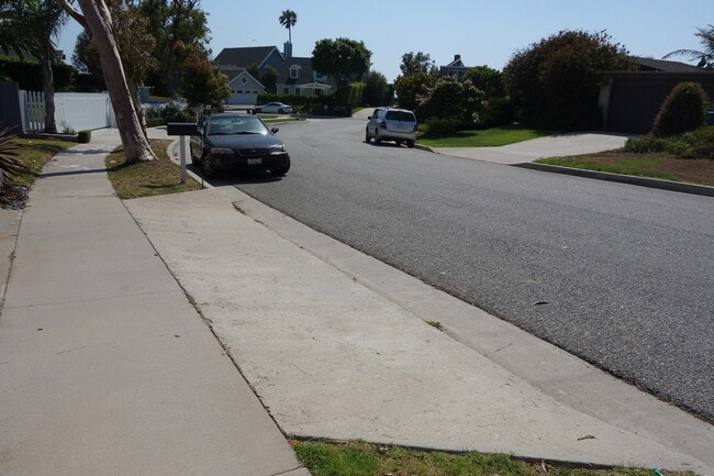 4. Seastar Drive ends - 6430 Sea Star Dr