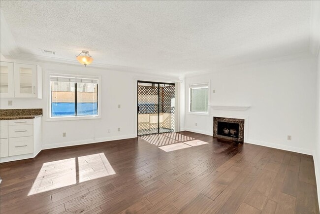Building Photo - 18620 Burbank Blvd Unit 104