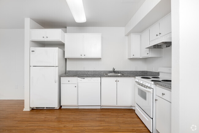 1BD, 1BA - 636SF - Kitchen - Crenshaw Family Apts