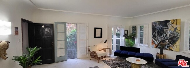 Building Photo - 137 N Sycamore Ave Unit 2