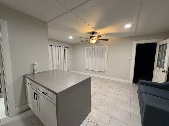 Photo - 9430 Lomita Dr