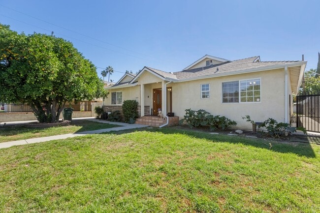 Photo - Spacious Mission Hills Home – Modern Comfo...