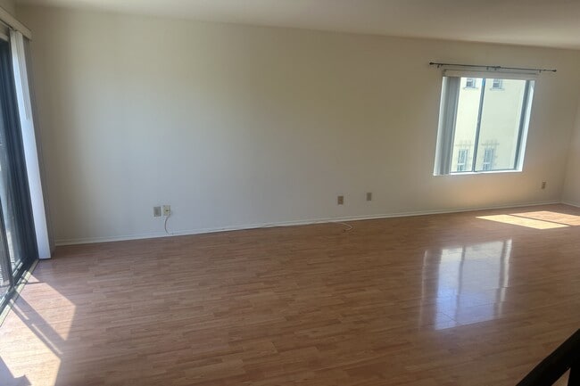 Photo - 8515 Saturn St