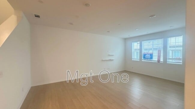 Photo - 15988 Lasselle St