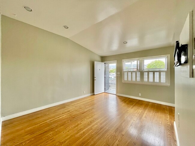 Living - 308 Encino Ln Unit A