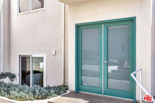 Photo - 811 21st St Unit 2