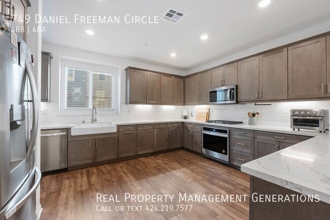 Photo - 749 Daniel Freeman Cir