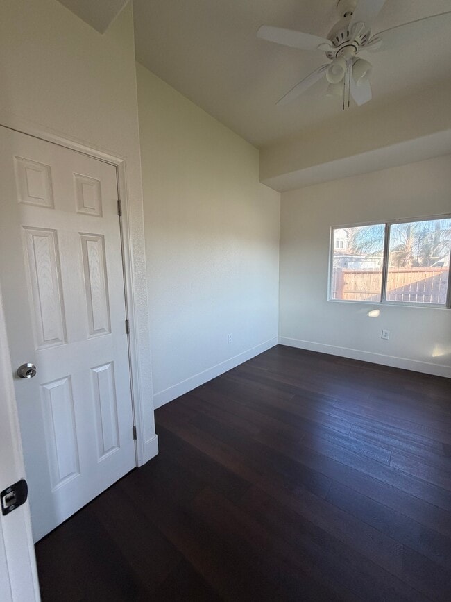 Photo - 4667 Chambers St