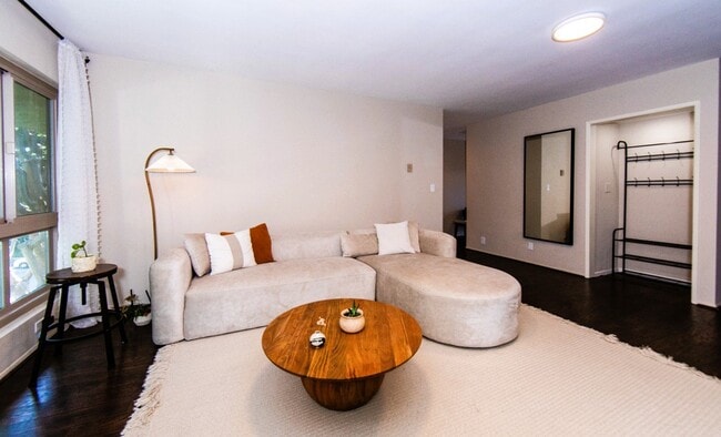 Photo - 6001 Canterbury Dr Unit #303