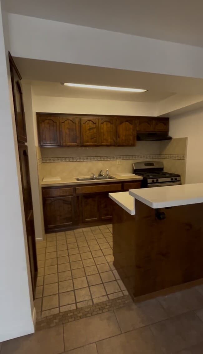 Building Photo - 14228 Tiara St Unit 2