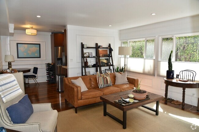 Building Photo - 642 Pacific St Rental