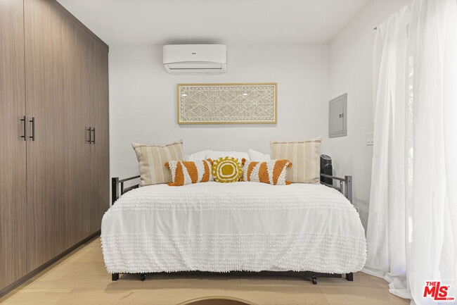 Photo - 3775 Aloha St