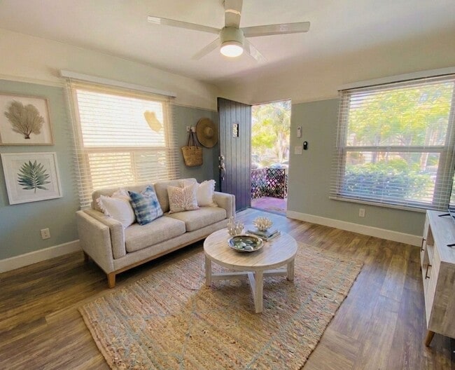 Building Photo - Charming 1 Bedroom North Park Apartment! Assigned Garage! Patio! In Unit 2315 Lincoln Ave