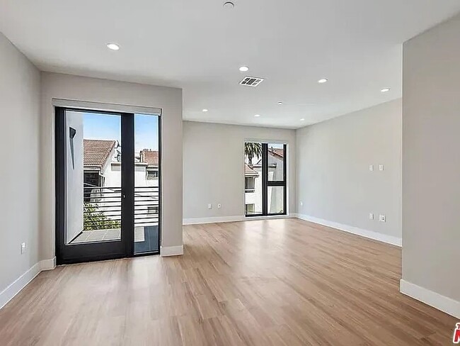 Photo - 1906 Overland Ave