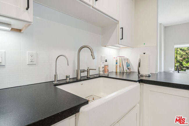 Photo - 1666 Michael Ln