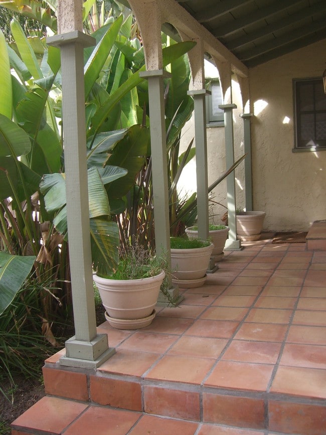 Front Porch - 6107 Saturn St