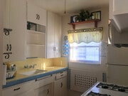 Kitchen - 915 25th St Unit 4