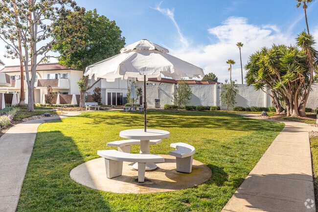 Building Photo - Villa Del Mar Apartments