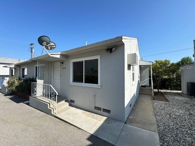 Building Photo - 2.0 bedroom in Pasadena California 91104 Rental
