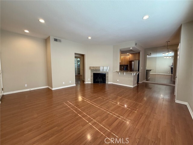 Building Photo - 5620 Yolanda Ave Unit 212 Rental
