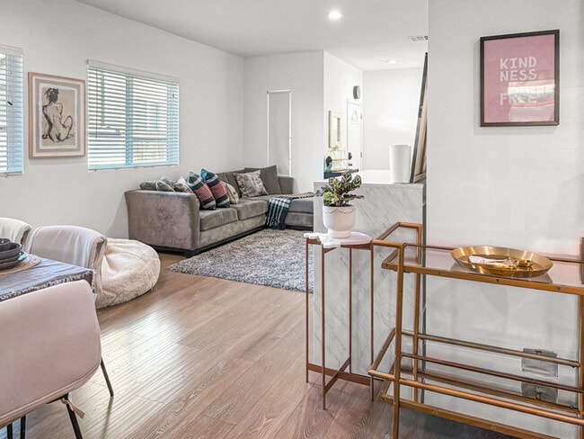 Photo - 1521 W 37th Pl