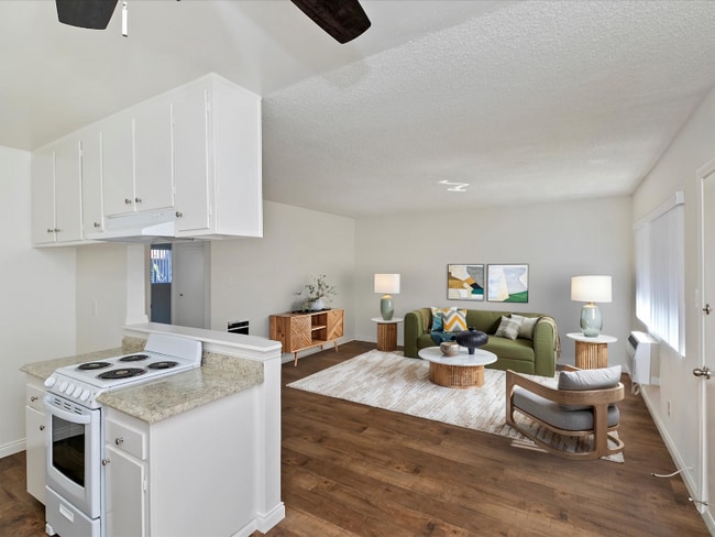 Photo - 15120 Woodruff Ave