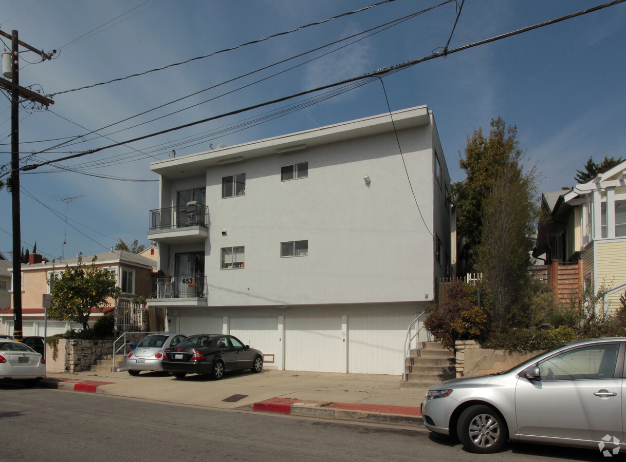 Photo - 653 Pier Ave