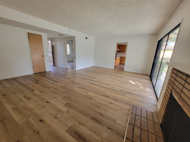 Photo - 13550 Leadwell St