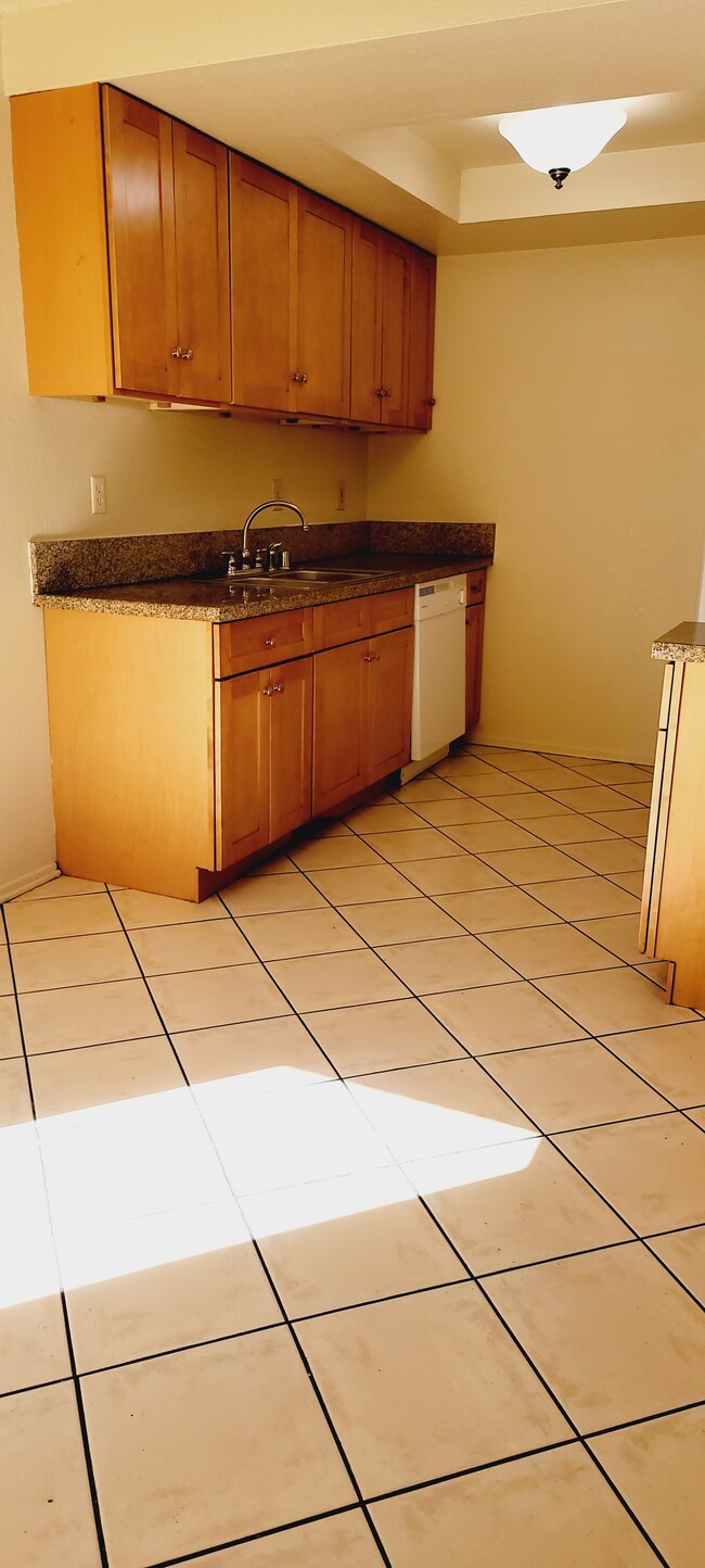 Building Photo - 1445 W 227th St Unit 9