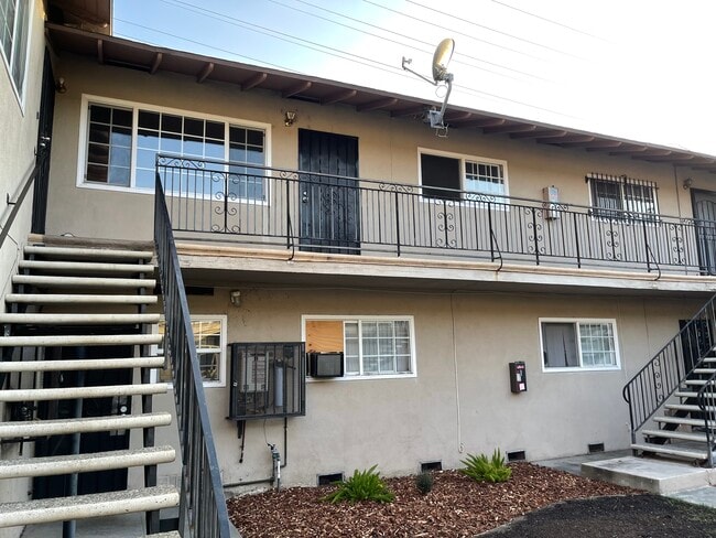 Building Photo - 10040 Pomering Rd Unit #E