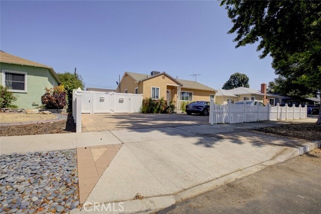 Photo - 6954 Jellico Ave