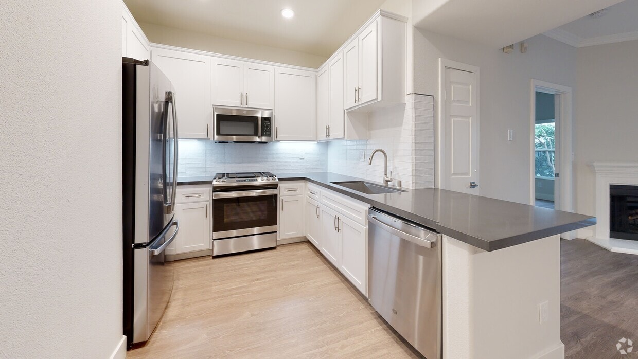 3D Tour - Toluca Court