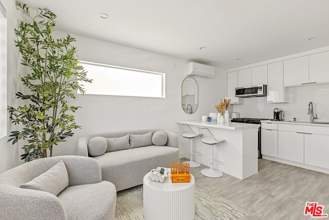 Photo - 7076 Park Manor Ave