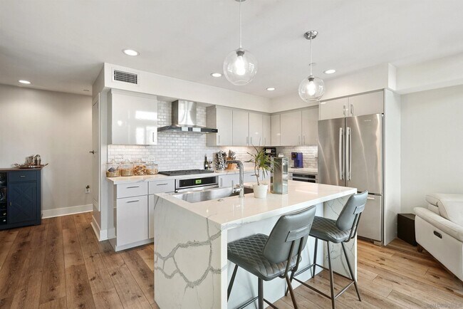 Photo - 3030 Jarvis St