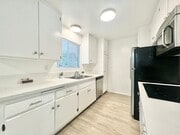 Photo - 834 W 2nd St Apartment Unit 3