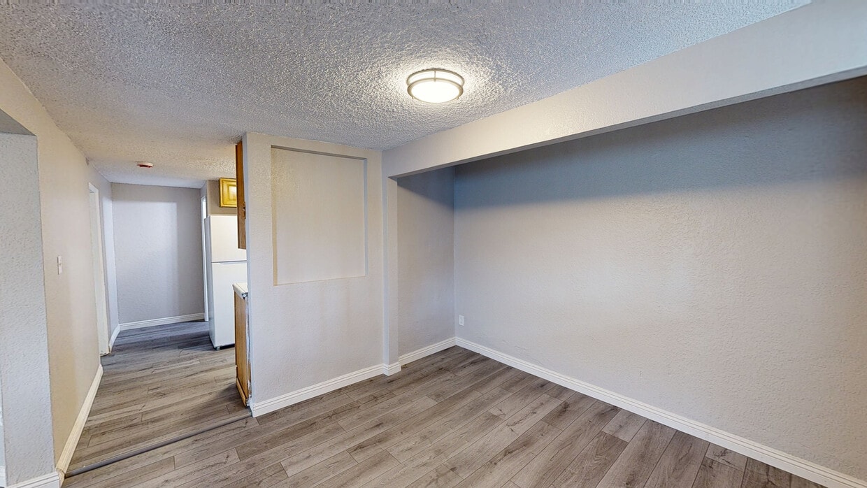 3D Tour - 443-447 1/2 Ulysses St. Apartments