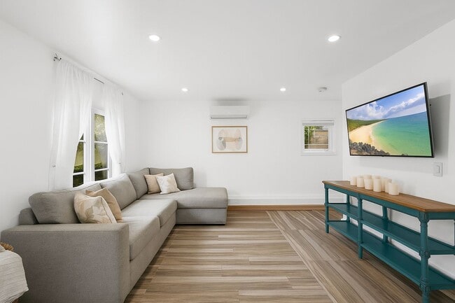 Photo - 1174 Coldwater Canyon Dr